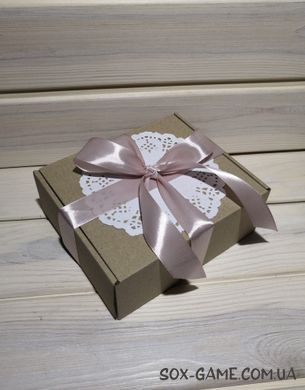 Коробка подарункова 160х140х60 №92 з декоративним оформленням