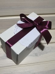 Коробка подарункова 160х85х110 №83 з декоративним оформленням